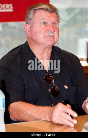 Mike ditka hi-res stock photography and images - Alamy