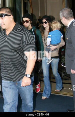 Ashlee Simpson and  husband Pete Wentz leaving their Manhattan hotel with their son Bronx Mowgli Wentz  New York City, USA - 10.09.10 Stock Photo