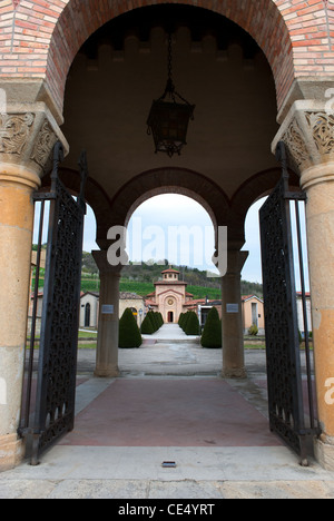 Entrance to the cemetery with the tomb of Mussolini in Predappio Stock Photo