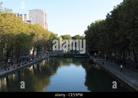 Canal Saint Martin, quai de valmy, 10th arrondissement, Paris, Il de France, France Stock Photo