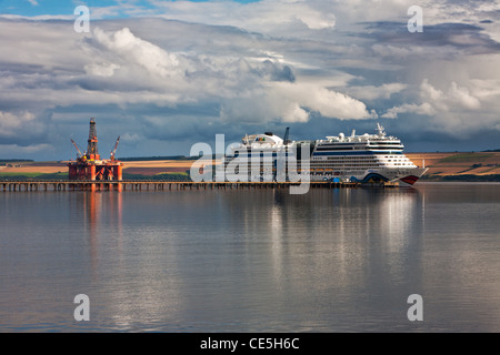 Cruise Liner AIDAluna & Oil Rigs in the Cromarty Firth, Ross & Cromarty, Scotland Stock Photo