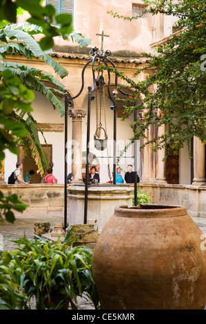 Spain Espana Balearics Balearic Islands Mallorca Majorca Palma Palacio de l' Almudaina palace courtyard well Stock Photo