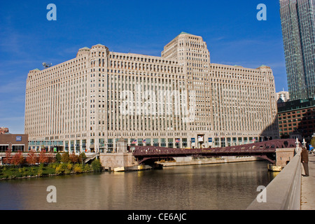 Merchandise Mart Building and Franklin Street Bridge in Chicago Stock Photo