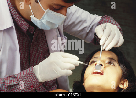 RMM 85154 : dentist seeing a patient in dental clinic india MR#395 Stock Photo