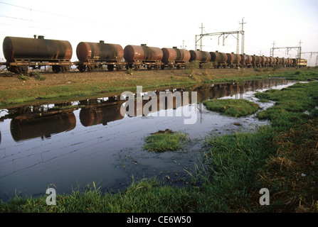 RSC 83270 : indian railways oil tanker goods train india Stock Photo