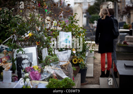 Legendary French singer Serge Gainsbourg's grave in Montparnasse ...