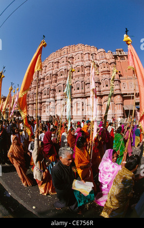 HPA 82237 : Hindu procession Palace of Winds Hawa Mahal Jaipur Rajasthan India Stock Photo