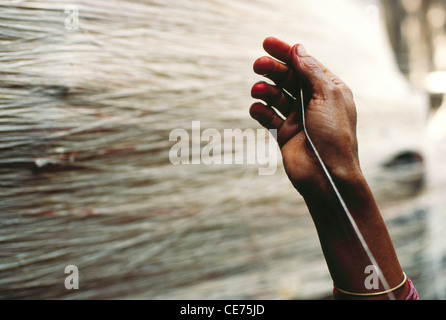 Indian women praying tying thread to banyan tree worship, Vat Savitri ...