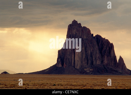 SUNSET VIEW OF SHIPROCK, A 1700' VOLCANIC ROCK IN NEW MEXICO SHAPED LIKE A SAIL BOAT; THE NAVAJO NAME IS 'SABITTAIE' Stock Photo