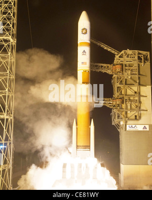 A United Launch Alliance Delta IV rocket with the Air Force's Wideband Global SATCOM-3 satellite lifts off from its Space Launch Complex-37 launch pad at 8:47 p.m. EST Dec. 5 from Cape Canaveral Air Force Station, Fla. Stock Photo