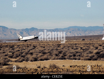 Space Shuttle Endeavour landing at Edwards Air Force Base California ...