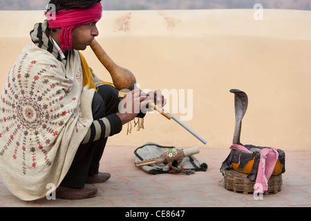 Snake charmer with cobra, at Amber Fort, outside Jaipur, in Rajasthan, India Stock Photo