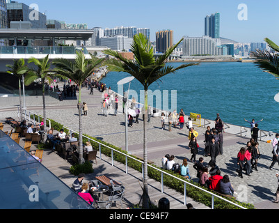dh  TSIM SHA TSUI EAST HONG KONG People on kowloon Victoria harbour waterfront promenade waterfronts Stock Photo