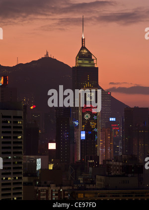 dh Central Plaza tower WAN CHAI HONG KONG night lights Victoria Peak sunset skyline dusk building Stock Photo