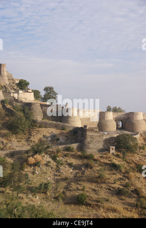 Castle and fortified walls of Kumbhalgarh Fort in Rajasthan, India, Asia Stock Photo