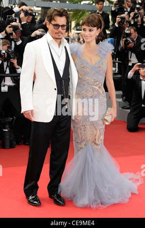 Johnny Depp and Penelope Cruz arrive at a photocall for the film