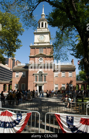 Independence Hall, and queuing tourists, Philadelphia, USA. Stock Photo