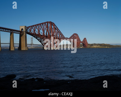 dh Forth Railway Bridge FORTH BRIDGE LOTHIAN Victorian Cantilever steel granite bridge river scotland iron bridges Stock Photo