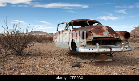 Rusting old car in a desert junk yard Stock Photo - Alamy