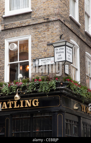 Ye Old Watling Pub in teh City of London on Watling Street Stock Photo