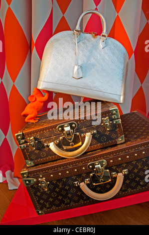 Mens louis vuitton wallet hi-res stock photography and images - Alamy