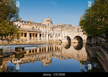 Pulteney Bridge and Weir on the River Avon in the historic city of Bath in Somerset, England. Stock Photo