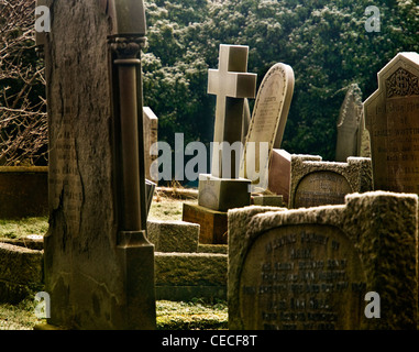 Headstones in a frosty Castleton churchyard, Hope Valley, Derbyshire Stock Photo