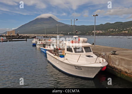 EUROPE, PORTUGAL, AZORES, Pico, Lajes do Pico, harbour with Mt Pico (highest mountain in Portugal) in the background Stock Photo