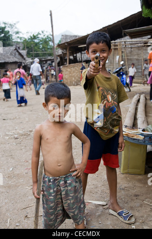 30th of October 2007, Mae Sot, Thailand. Daily life of refugees from Burma in refugee camp on Burma - Thailand border. Stock Photo