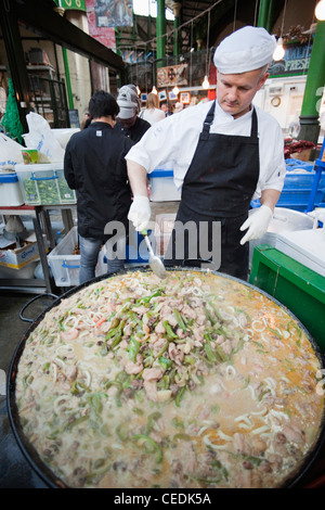 England, London, Southwark, Borough Market, Chef Cooking Curried Chicken Stock Photo