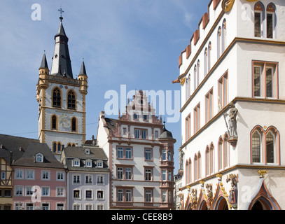 Trier, Hauptmarkt 13 und Dietrichstraße 54: sogenanntes Rotes Haus Stock Photo