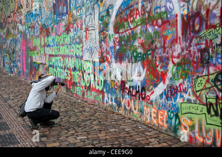 Tourist at the John Lennon tribute wall in the Mala Strana district of Prague, Czech Republic Stock Photo