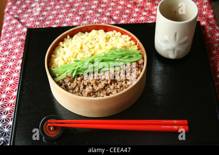 Pranzo in stile giapponese bento Box con vari piatti vegetariani sani.  Concetto di consegna di cibo o di take away Foto stock - Alamy