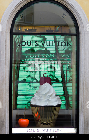 LOUIS VUITTON LUXURY STORE on STROGET COPENHAGEN Editorial Photography -  Image of french, luxury: 148970157