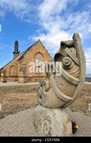 Sculpture in front of the chapel Notre-Dame de Rocamadour in the harbour of Camaret-sur-Mer, Finistère, Brittany, France Stock Photo