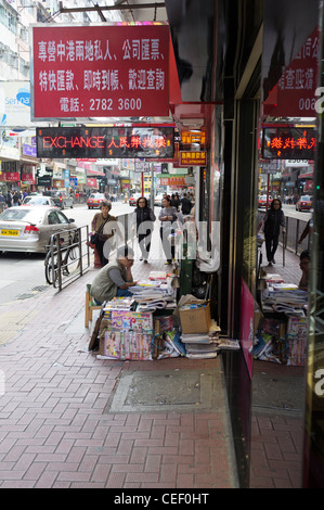 dh  CAUSEWAY BAY HONG KONG New paper vendor chinese newspaper street seller stand