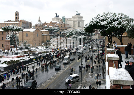 Rome under the snow - Via dei Fori Imperiali and Piazza Venezia Stock Photo