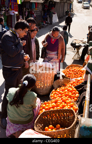 India, West Bengal, Darjeeling, oranges for sale in bazaar Stock Photo