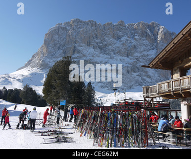 Ski restaurant Rifugio Piz Seteur on the slopes below the towering Dolomite mountain Sasso Lungo or Langkofel Stock Photo