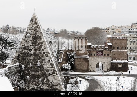 Caius Cestius pyramid and Porta San Paolo in Rome after the uncommon snowfall on February, 4, 2012. Stock Photo