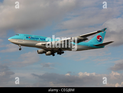 Long haul air travel. Korean Air Boeing 747-400 widebody passenger jet on arrival Stock Photo