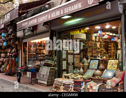 Carpet and ceramic shops in Nuru Osmaniye St, Grand Bazaar, Beyazit, Istanbul, Turkey Stock Photo