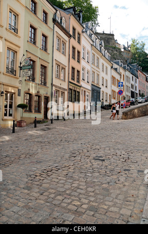 View of the houses leading up the cobbled Rue Sosthene Weis in the Grund, Luxembourg city, the Grand Duchy Luxembourg. Stock Photo