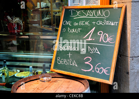 Barcelona, Spain. Breakfast menu on blackboard outside Bar del Parra in  Raval district Stock Photo - Alamy