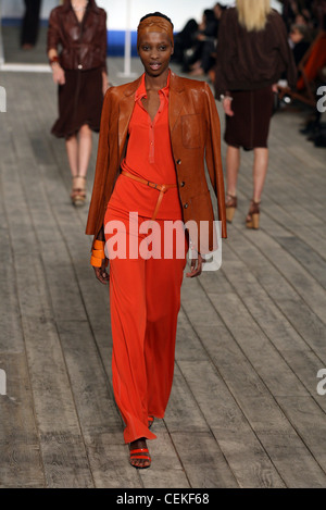 Hermes Paris Ready To Wear Spring Summer Model Honorine Uwera Wearing Stock Photo Alamy