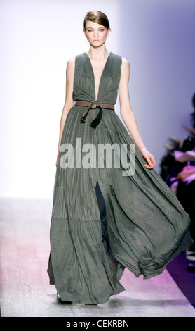 BCBG New York Ready to Wear Autumn Winter  Pale green sleeveless floor length flowing gown with tie belt Stock Photo