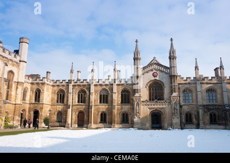 Corpus Christi College in winter snow, Cambridge, Cambridgeshire, England, UK Stock Photo