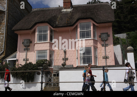 thatched cottage on marine parade in lyme regis, Stock Photo