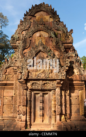 Tower with fine stone carvings in the Banteay Srei temple, Citadel of the Women, Angkor, Cambodia Stock Photo