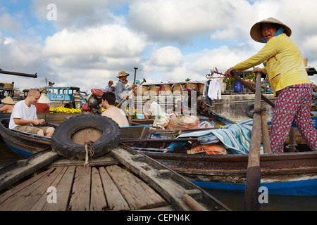 Vietnamese floating market Stock Photo - Alamy